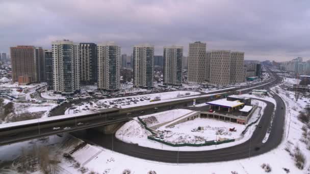 Kiev, Ucrânia, janeiro de 2022. Vista aérea da paisagem da cidade do distrito de Osokorki em Kiev — Vídeo de Stock