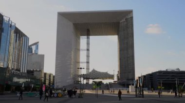 Paris, Fransa, Eylül 2021: La Defansın gökdelenleri Paris 'teki modern iş ve finans bölgelerine zaman kazandırdı