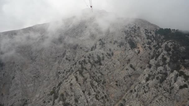 Turca montaña Tahtali en la niebla vista del paisaje superior — Vídeos de Stock