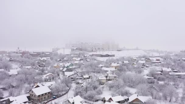 El Pochaev Lavra en la niebla en la vista aérea de invierno — Vídeo de stock