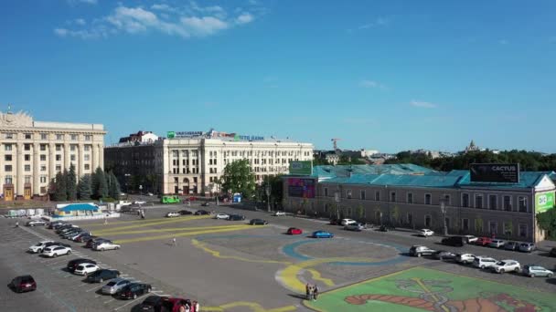 Kharkiv, Oekraïne - mei 2021: Centraal deel van Kharkiv stad Oekraïne Centraal plein Park Gorkogo Kharkov voor de oorlog luchtfoto — Stockvideo
