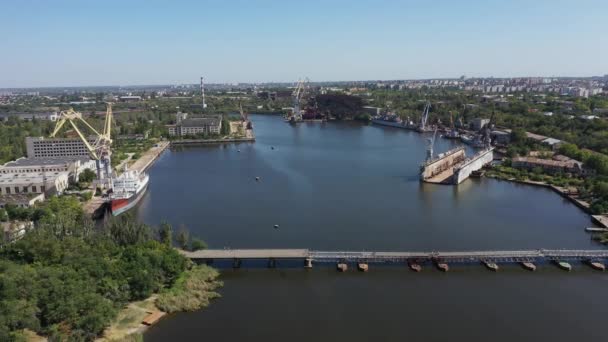 Mykolaiv , Ukraine - May 2021: Old Floating dry dock and shipbuilding yard in Mykolaiv before the war aerial view. The central part of the city — Vídeo de stock