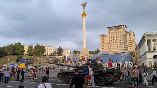 Ukraine Kyiv August 2022 Exhibition Russian Military Equipment Destroyed Armed — Vídeo de stock