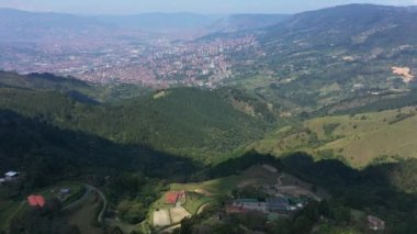 Medellin Kolombiya 'daki meşhur uyuşturucu baronunun hapishanesi..