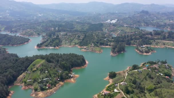 Piedra Del Penol Umělé Regenerované Ostrovy Medellin Kolumbie Letecký Pohled — Stock video