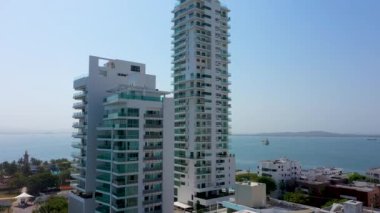 Cartagena Kolombiya modern şehir dairesi Havadan Panoramik deniz manzarası.