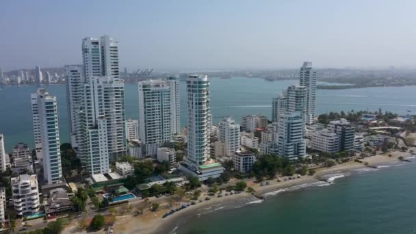 อาคารท อาศ ยหน าวใน Cartagena โคลอมเบ วทะเลพาโนรามาทางอากาศ — วีดีโอสต็อก