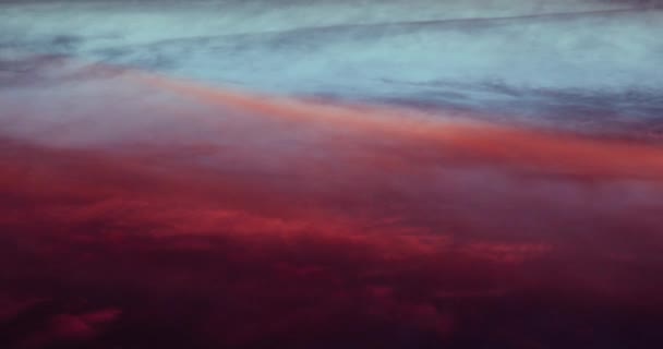 Інтенсивні кольори утворень червоно-рожевої блакитної хмари — стокове відео