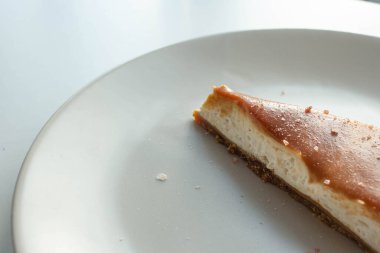 Peynirli kek ve tuzlu karamel.