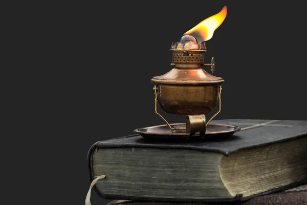 Bible oil lamp图库照片、免版税Bible oil lamp图片|Depositphotos