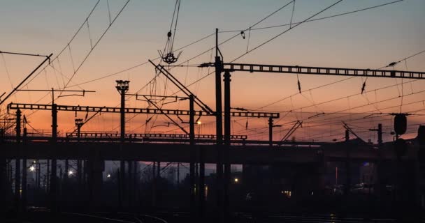 Beau coucher de soleil à la gare de Cluj Roumanie — Video