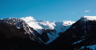 Romanya 'da büyük bir dağ sırasını kaplayan gölge