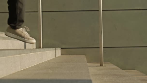 Legs of a young man jumping down the stairs of an underpass or subway. — Stock Video