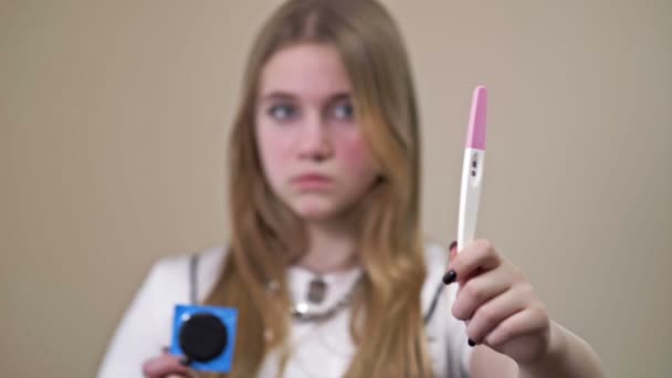 Teenage girl urges to use contraceptives to avoid unwanted pregnancy. — Stock Video