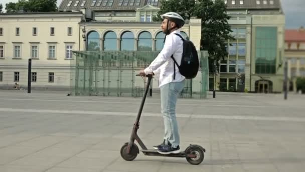 Bearded Man Backpack Protective Helmet Rides Electric Scooter City Square — Stock video