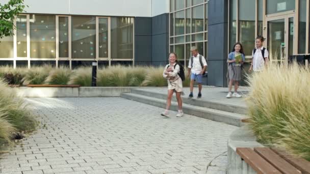 Group Elementary School Students Joyfully Run Out School Building End — Video Stock