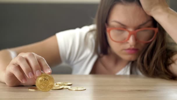 Frustrated Woman Rolls Bitcoin Coin Table Course Most Popular Cryptocurrency — 비디오