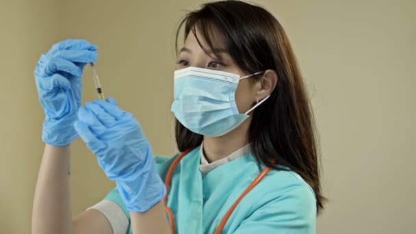 Vacinação Conceito Saúde Médica Asiática Enfermeira Com Máscara Facial Médica — Vídeo de Stock