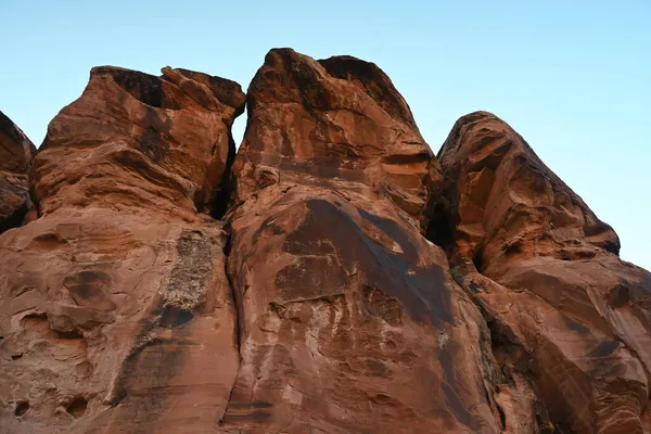 Petroglyphs Eski Taş Yakın Plan Üzerine Yazılmış — Stok fotoğraf