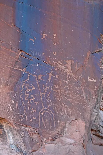 Petroglyfer Skrivna Gammal Sten Närbild — Stockfoto