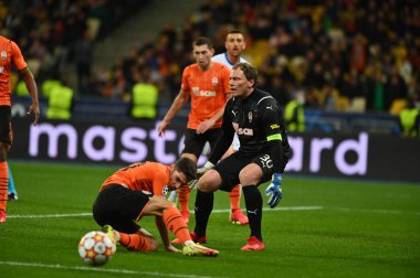 KYIV, UKRAINE - 27 Ekim 2020: kaleci Andriy Pyatov (30). UEFA Şampiyonlar Ligi karşılaşması Shakhtar Donetsk ile Inter Milan arasında Kyiv Olimpiyskyi Stadyumu 'nda oynanacak.