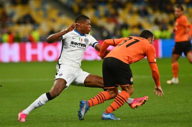 KYIV, UKRAINE - 27 Ekim 2020 Ismaily vs Denzel Dumfries. UEFA Şampiyonlar Ligi karşılaşması Shakhtar Donetsk ile Inter Milan arasında Kyiv Olimpiyskyi Stadyumu 'nda oynanacak.