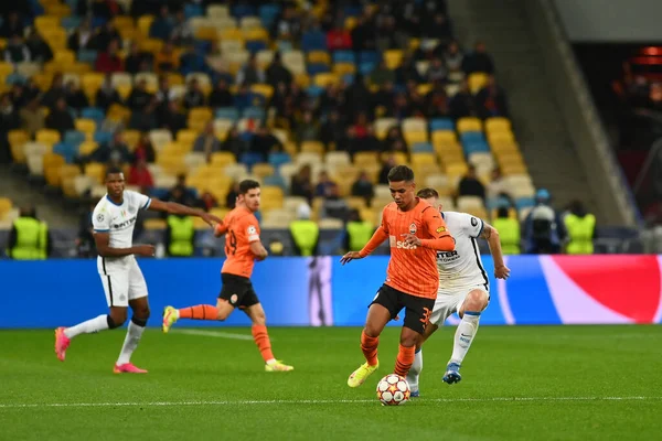 KYIV, UKRAINE - 27 Ekim 2020: orta saha oyuncusu Pedrihno (38). UEFA Şampiyonlar Ligi karşılaşması Shakhtar Donetsk ile Inter Milan arasında Kyiv Olimpiyskyi Stadyumu 'nda oynanacak.