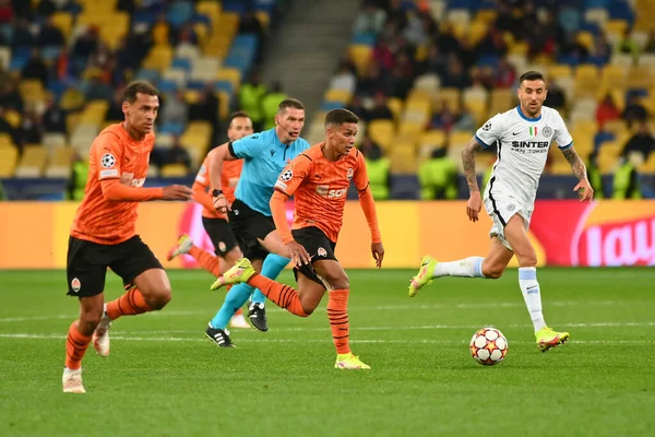 KYIV, UKRAINE - 27 Ekim 2020: orta saha oyuncusu Pedrihno (38). UEFA Şampiyonlar Ligi karşılaşması Shakhtar Donetsk ile Inter Milan arasında Kyiv Olimpiyskyi Stadyumu 'nda oynanacak.