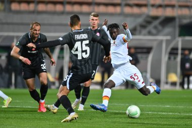 ZAPORIZHZHIA, UKRAINE - 28 Eylül 2021: Ebrima Darboe. UEFA Konferans Ligi FC Zorya Luhansk ile AC Romanları arasındaki karşılaşma