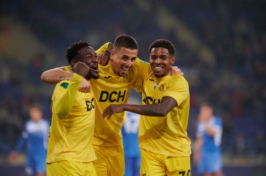 KHARKIV, UKRAINE - 1 Ekim 2021: Matheus Peixoto, Kadeem Harris, Brayan Riascos. Ukraynalı PFL Metalist, Kremin 'e karşı.