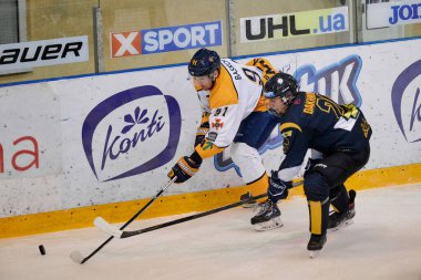 KHARKIV, UKRAINE - 10 Ekim 2021: Ukrayna hokey ligi Bilii Barları Rulav Odd