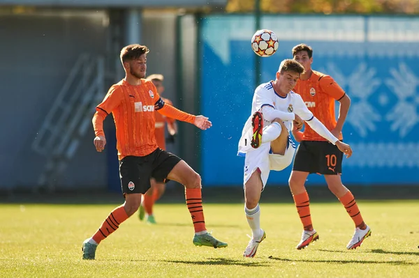KYIV, UKRAINE - 19 Ekim 2021: UEFA Şampiyonlar Ligi U19 maçı FC Shakhtar Donetsk - FC Real Madrid