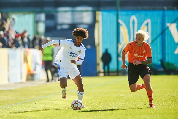 KYIV, UKRAINE - 19 Ekim 2021: UEFA Şampiyonlar Ligi U19 maçı FC Shakhtar Donetsk - FC Real Madrid
