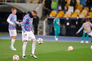 KYIV, UKRAINE - 19 Ekim 2021: Karim Benzema (yardımcı kaptan). UEFA Şampiyonlar Ligi karşılaşması FC Shakhtar Donetsk - FC Real Madrid