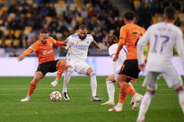 KYIV, UKRAINE - 19 Ekim 2021: Karim Benzema (yardımcı kaptan). UEFA Şampiyonlar Ligi karşılaşması FC Shakhtar Donetsk - FC Real Madrid