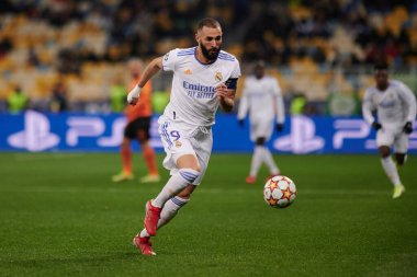 KYIV, UKRAINE - 19 Ekim 2021: Karim Benzema (yardımcı kaptan). UEFA Şampiyonlar Ligi karşılaşması FC Shakhtar Donetsk - FC Real Madrid