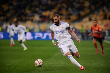 KYIV, UKRAINE - 19 Ekim 2021: Karim Benzema (yardımcı kaptan). UEFA Şampiyonlar Ligi karşılaşması FC Shakhtar Donetsk - FC Real Madrid