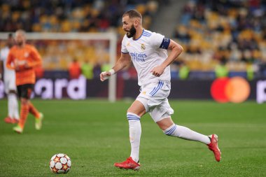 KYIV, UKRAINE - 19 Ekim 2021: Karim Benzema (yardımcı kaptan). UEFA Şampiyonlar Ligi karşılaşması FC Shakhtar Donetsk - FC Real Madrid