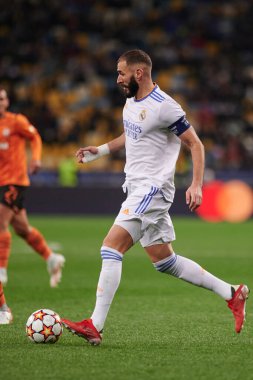KYIV, UKRAINE - 19 Ekim 2021: Karim Benzema (yardımcı kaptan). UEFA Şampiyonlar Ligi karşılaşması FC Shakhtar Donetsk - FC Real Madrid