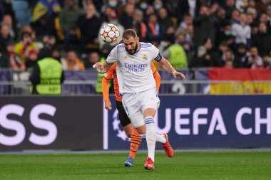 KYIV, UKRAINE - 19 Ekim 2021: Karim Benzema (yardımcı kaptan). UEFA Şampiyonlar Ligi karşılaşması FC Shakhtar Donetsk - FC Real Madrid