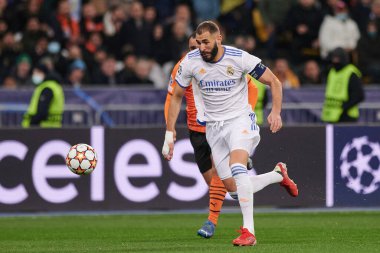 KYIV, UKRAINE - 19 Ekim 2021: Karim Benzema (yardımcı kaptan). UEFA Şampiyonlar Ligi karşılaşması FC Shakhtar Donetsk - FC Real Madrid