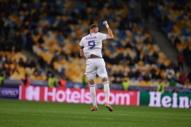 KYIV, UKRAINE - 19 Ekim 2021: Karim Benzema (yardımcı kaptan). UEFA Şampiyonlar Ligi karşılaşması FC Shakhtar Donetsk - FC Real Madrid