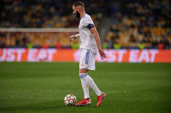 КИЕВ, УКРАИНА - 19 ОКТЯБРЯ 2021: Карим Бензема (вице-капитан). Матч Лиги чемпионов УЕФА между "Шахтером" и "Реалом"