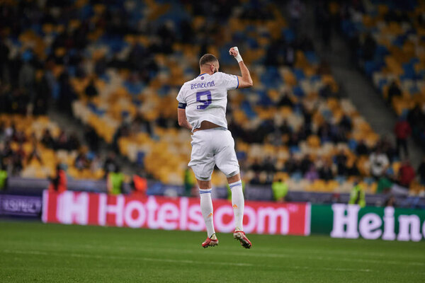 КИЕВ, УКРАИНА - 19 ОКТЯБРЯ 2021: Карим Бензема (вице-капитан). Матч Лиги чемпионов УЕФА между "Шахтером" и "Реалом"