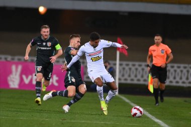 POLTAVA, UKRAINE - 23 Ekim 2021: orta saha oyuncusu Pedrihno (38). Ukrayna Premiere Ligi FC Vorskla Poltava FC Shakhtar Donetsk 'e karşı