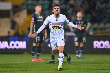 POLTAVA, UKRAINE - 23 Ekim 2021: Orta saha oyuncusu Solomon (19). Ukrayna Premiere Ligi FC Vorskla Poltava FC Shakhtar Donetsk 'e karşı
