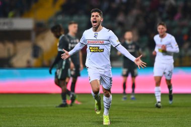 POLTAVA, UKRAINE - 23 Ekim 2021: Orta saha oyuncusu Solomon (19). Ukrayna Premiere Ligi FC Vorskla Poltava FC Shakhtar Donetsk 'e karşı