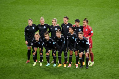 KHARKIV, UKRAINE - 6 Ekim 2021 Kharkiv 'in takım fotoğrafı. UEFA Kadınlar Ligi karşılaşması FC Kharkiv ile FC Real Madrid arasındaki