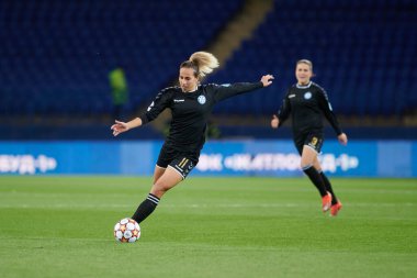 KHARKIV, UKRAINE - 6 Ekim 2021: Birgul Sadkoglu FC Kharkiv - FC Real Madrid arasındaki UEFA Kadınlar Şampiyonlar Ligi karşılaşması