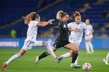KHARKIV, UKRAINE - 6 Ekim 2021: Birgul Sadkoglu FC Kharkiv - FC Real Madrid arasındaki UEFA Kadınlar Şampiyonlar Ligi karşılaşması
